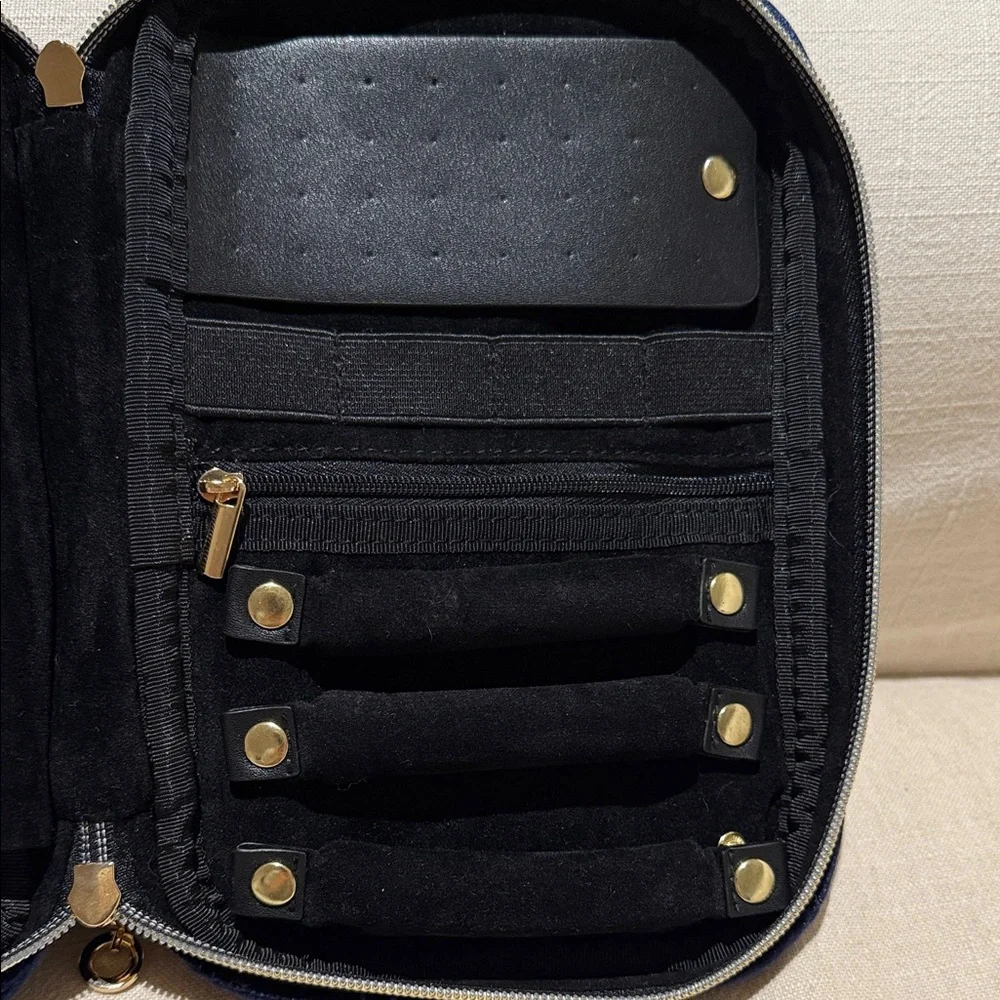 BAGSMART Navy Quilted Women's Jewlery Bag